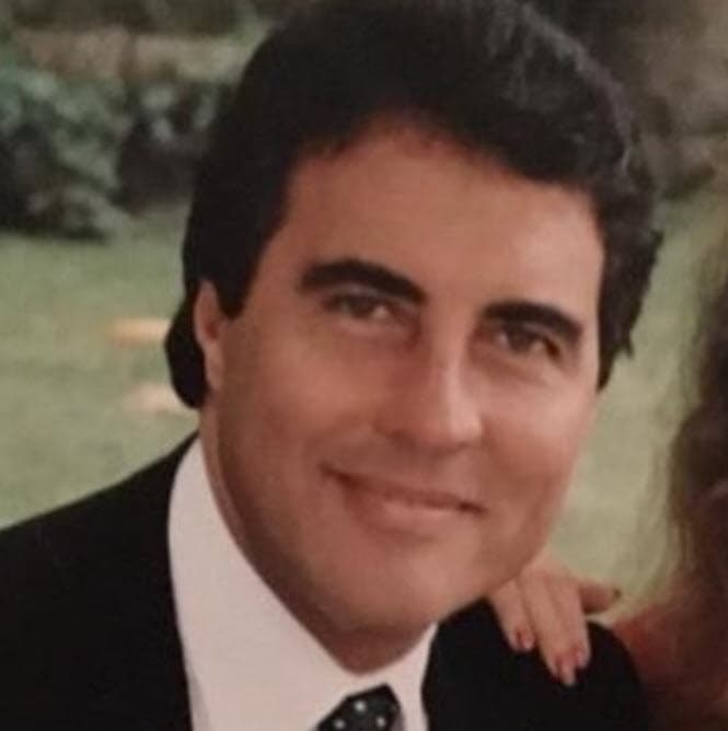 Pese a ya no estar en el terreno físico, don Jaime Camil Garza sigue sorprendiendo a su familia, según lo narrado por su famosa hija. 
<br>
