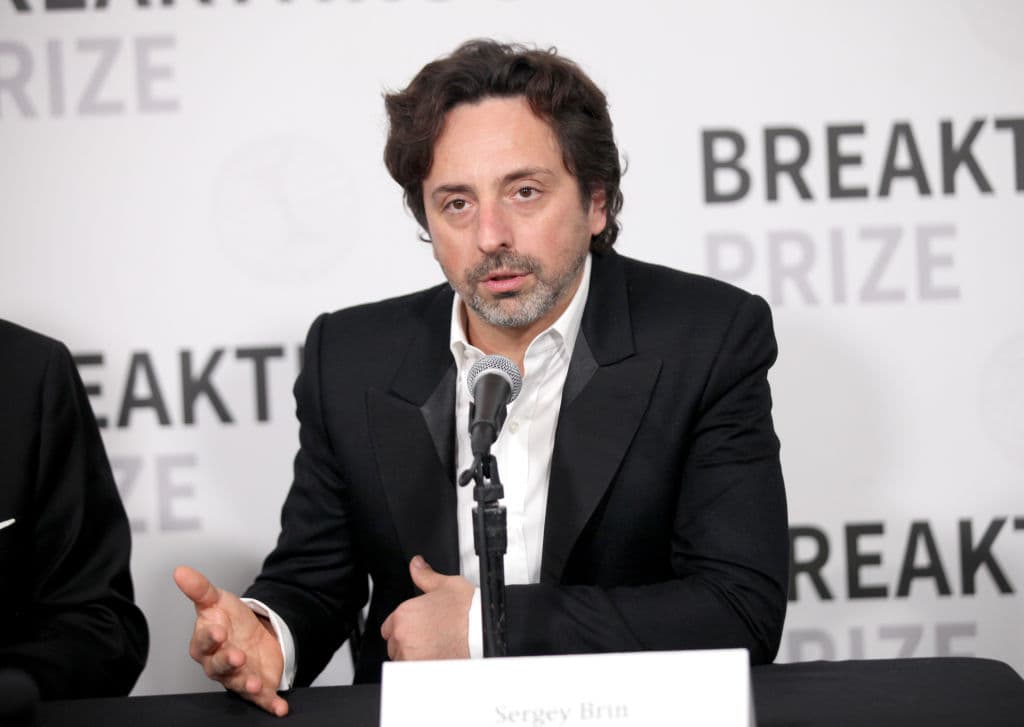 <h3 class="cms-H3-H3"><b>Sergey Brin</b></h3>
<br>
<br>El patrimonio neto de otro de los fundadores de Google, Sergey Brin, 
<b>se hundió en $28,200 millones</b> para dejarlo en el noveno lugar de la lista con $95,300 millones. Ocupa el número 9 de la lista.
<br>
<br>El número de multimillonarios en el mundo aumentó en 573 de marzo de 2020 a marzo de 2022, elevando el total global a 2,668, según el informe.
<br>