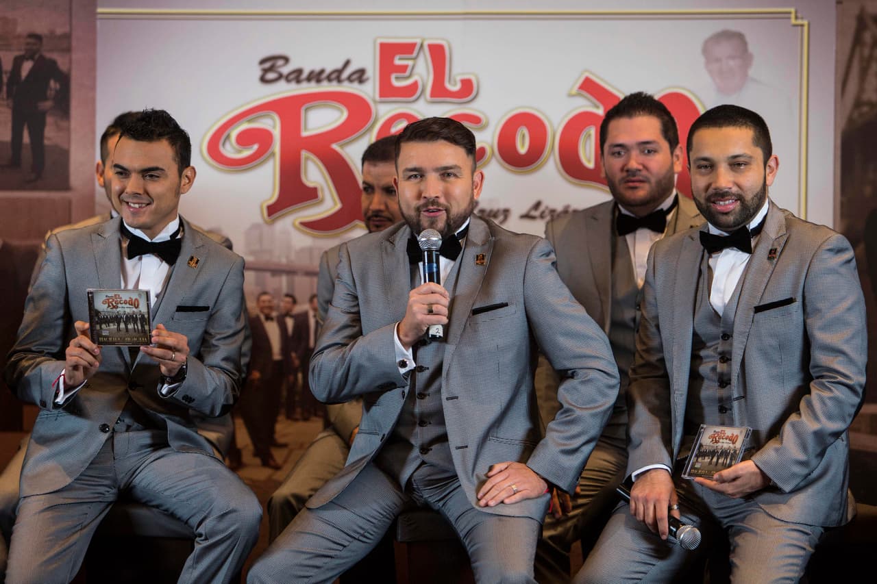 Miembro del equipo de la banda El Recodo fue herido de bala en una carretera mexicana