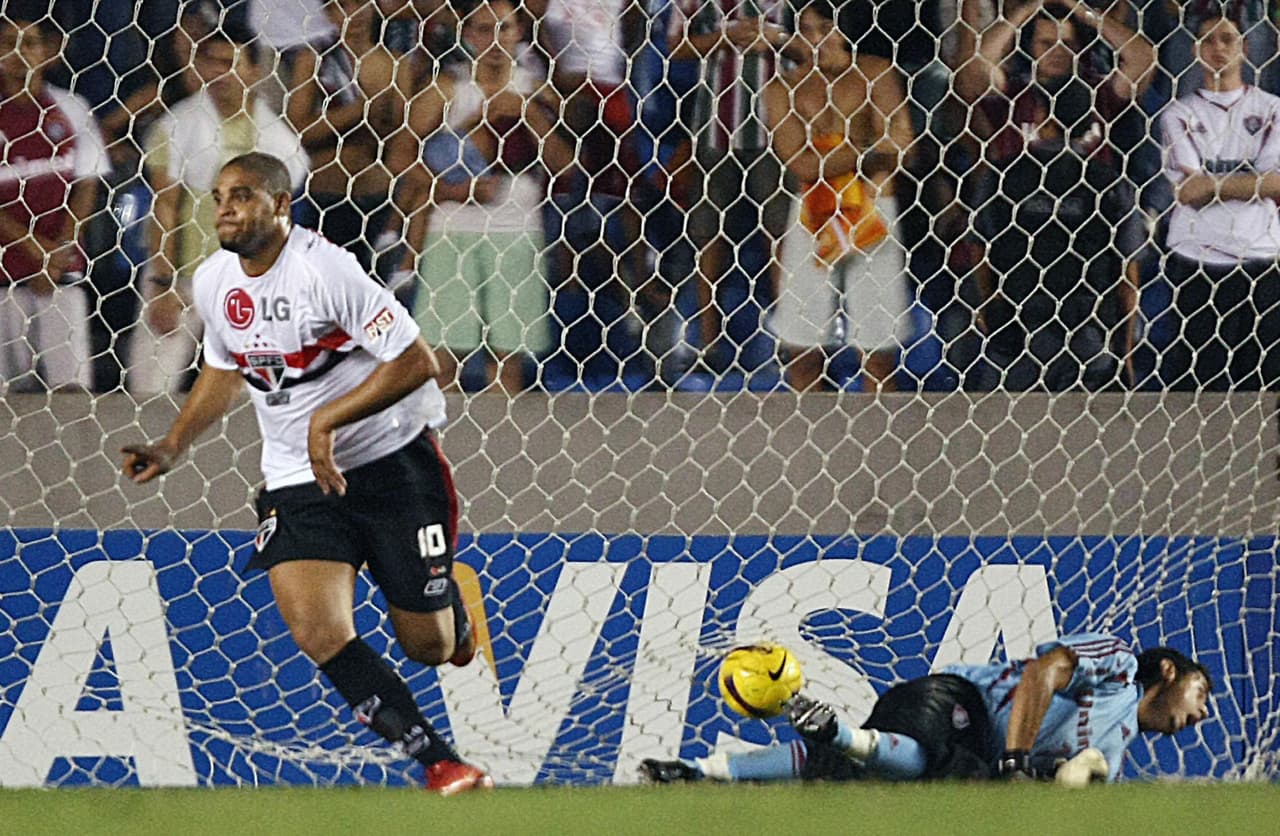 Mancini mandó a Adriano de vuelta a Brasil para jugar la Copa Libertadores del 2008 con el Sao Paulo a préstamo. Se trató de un fiasco y Adriano volvió a Milán a los pocos meses para vérselas con un nuevo técnico...