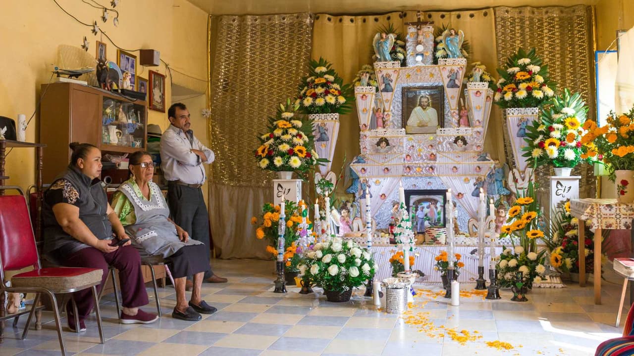 El municipio de Huaquechula, al suroeste de la capital de Puebla, se prepara para tender un puente místico entre la vida y la muerte con sus famosos altares monumentales.