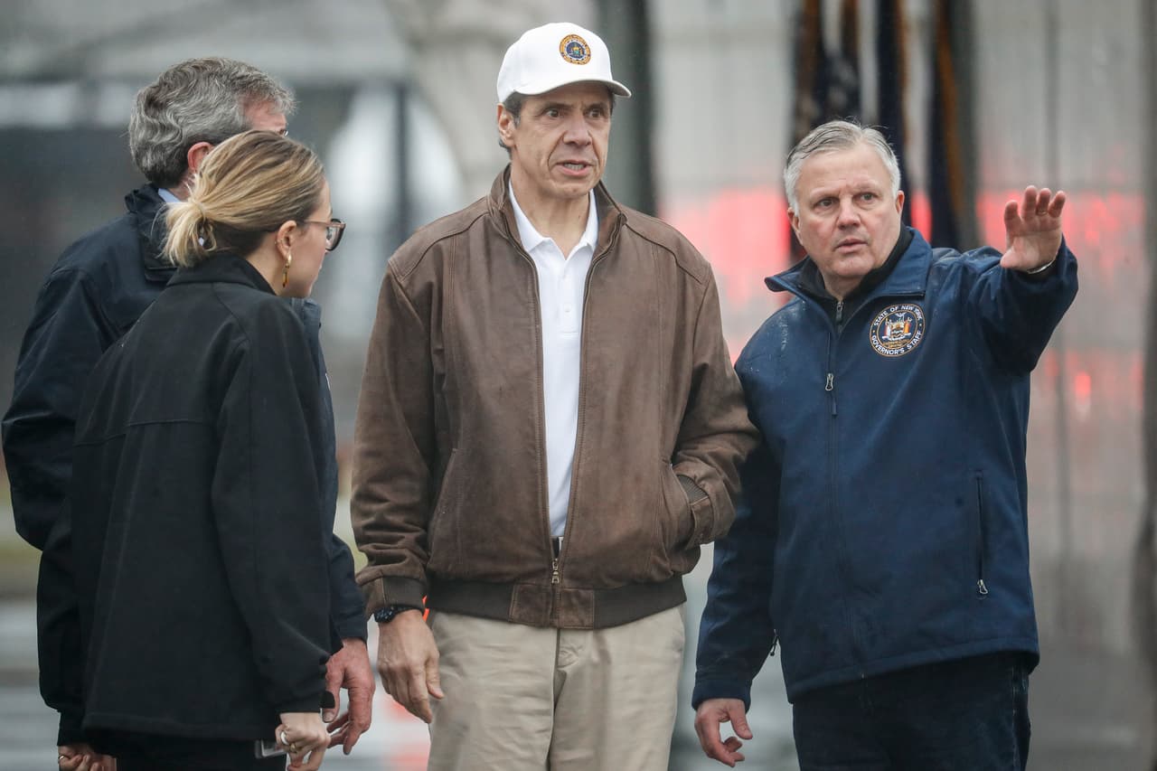 El gobernador de Nueva York, Andrew Cuomo, visitó el pasado 13 de marzo una instalación médica en la que se realizaban pruebas de detección de coronavirus en New Rochelle, una de las zonas que reporta mayor número de casos.