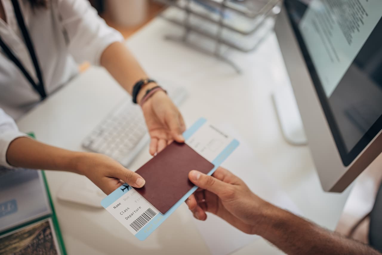 <h3 class="cms-H3-H3">13. Agentes de viaje</h3>
<br>
<br>⚒️ Incremento en el salario por hora en el último año: +15.2%
<br>
<br>⚒️ Salario por hora promedio, agosto de 2022: $30.48
<br>
<br>⚒️ Salario por hora promedio, agosto de 2021: $26.46
<br>