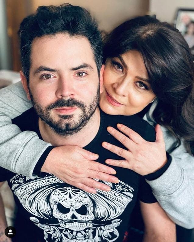 Sobre este tema, Victoria Ruffo habló y dijo que le da gusto que 
<b>padre e hijo tengan una buena relación</b>.
<br>