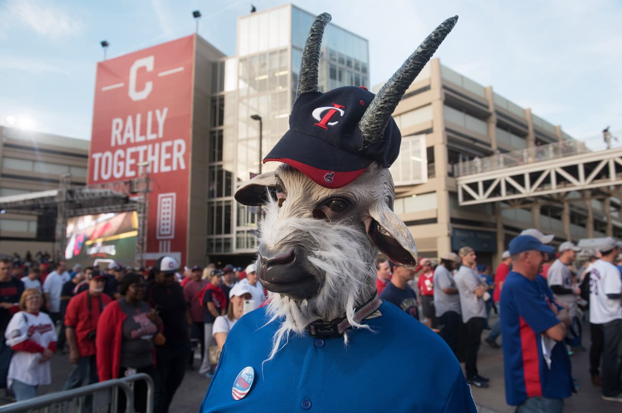 El juego arrancó bien. Los Cubs empezaron la primera entrada arriba en el marcador y después mantuvieron la ventaja para ir en la quinta entrada con cómoda ventaja de cinco carreras contra uno.
<br>