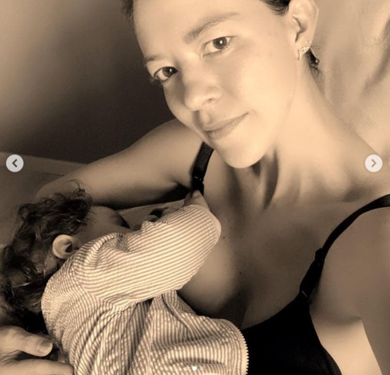 "Pero el problema fue que al regresar a casa
<b><a href="https://www.univision.com/famosos/fernanda-castillo-mejora-salud-famosos-porras-fotos" target="_blank">después del shock</a></b>, la producción de mi leche casi había desaparecido", reveló.
<br>