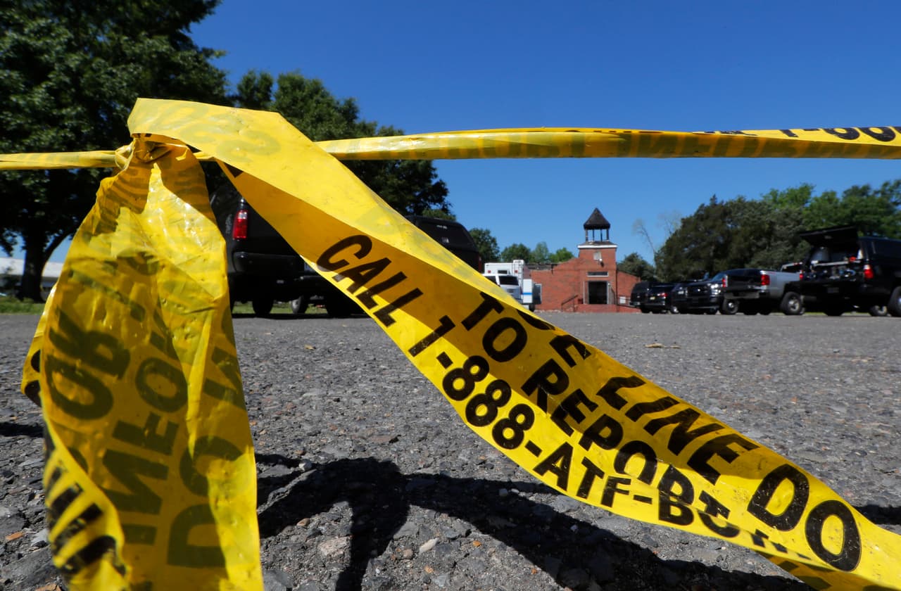 Funcionarios del FBI y la Oficina de Alcohol, Tabaco y Armas de Fuego, dijeron que la investigación estaba en curso. El alguacil de la parroquia de St. Landry, Bobby Guidroz, dijo que creía que su suplente desconocía la participación de su hijo en los crímenes.