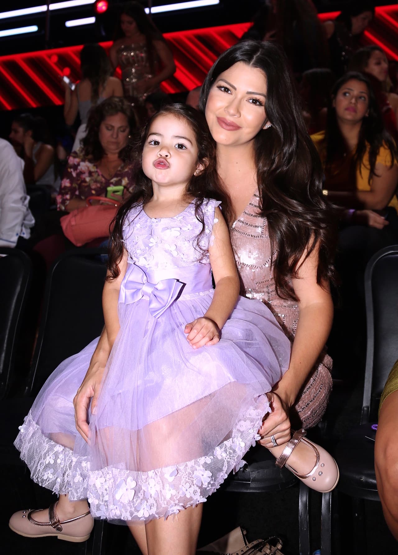 Giulietta no perdió oportunidad para mandar besos a todo el mundo, esta pequeñita heredó el carisma y simpatía de Ana Patricia.