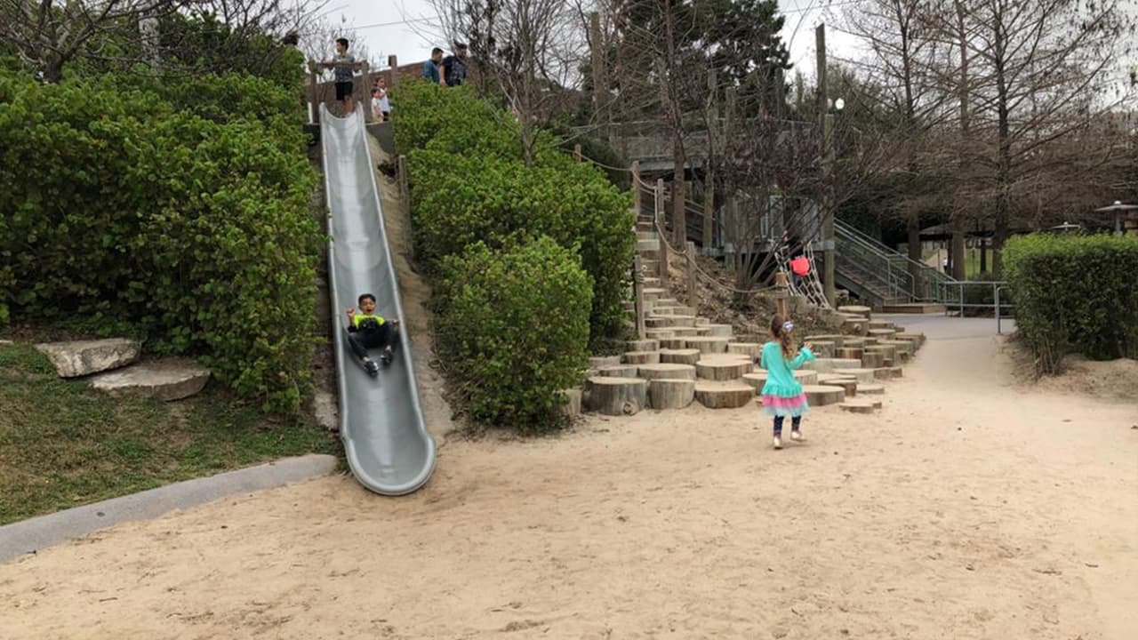 El "Barbara Fish Daniel Nature Play Area and Picnic Pavilion" es un lugar donde los niños podrán divertirse junto a la naturaleza.