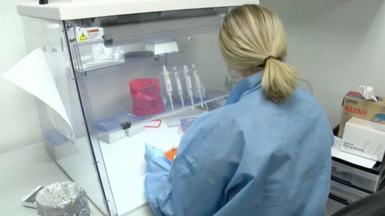 “En este momento no debe cundir el pánico porque todas estas variantes que se vieron no reportaron complicaciones mayores y la gran mayoría se tratan como pacientes de consulta externa, por lo que ya no son hospitalizados”, explicó el médico pediatra, Martín Yudovich.