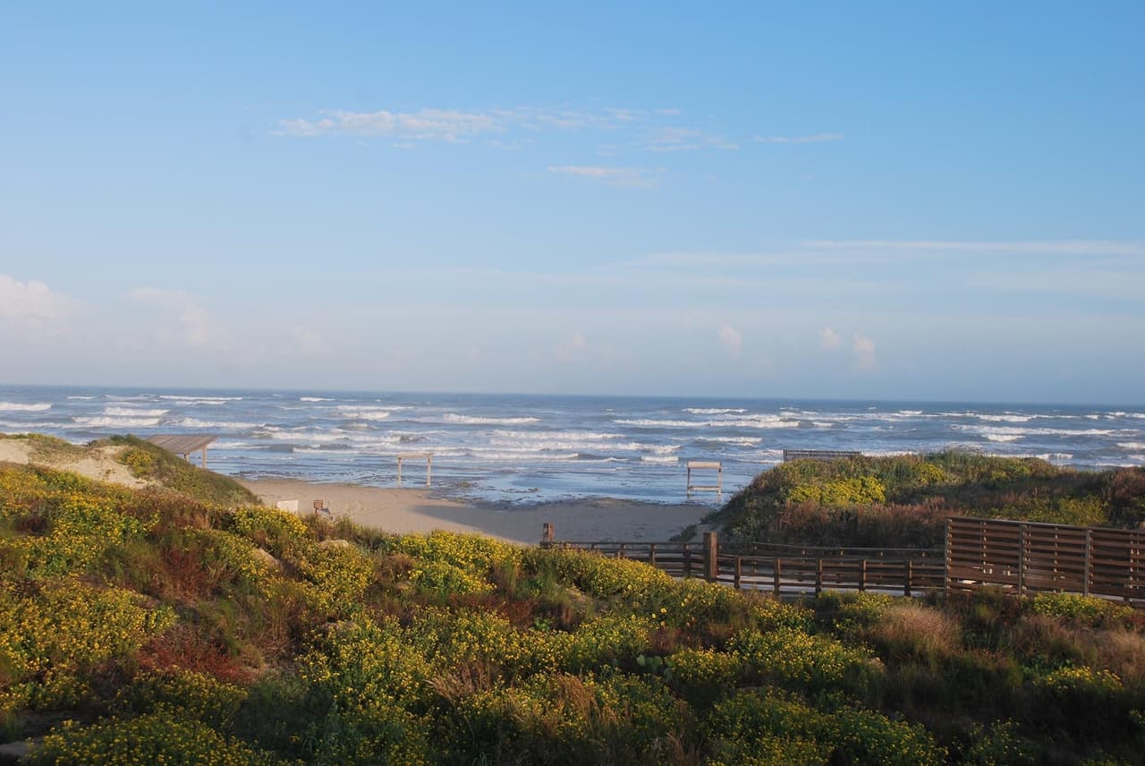 Las estructuras también pueden representar una amenaza para otros visitantes y vehículos de patrulla.