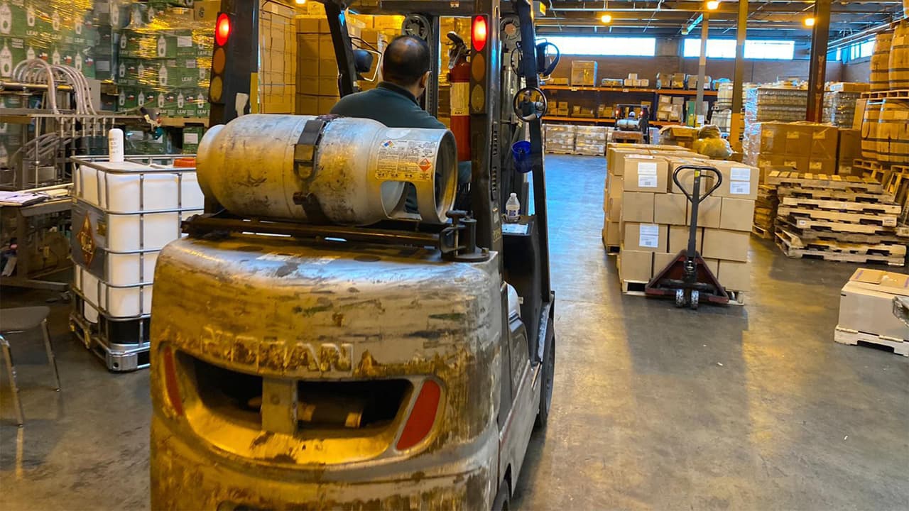 Los empresarios mexicanos propietarios de Gulf Coast Distillers y Rhino Pro decidieron poner a trabajar sus negocios en beneficio de la comunidad, indicó Juan Carlos Martínez de Aldecoa, ejecutivo de la compañía.