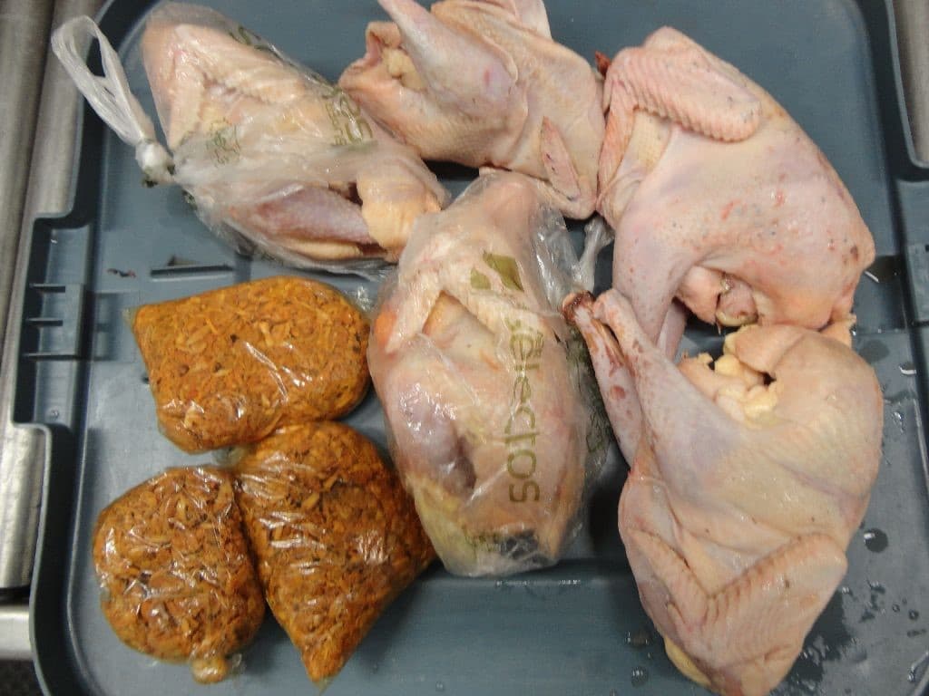 Decomisan pollo crudo y carne de cerdo en el aeropuerto Dallas/Fort Worth