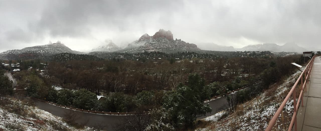 Las tormentas han dejado cubiertas de nieve las hermosas formaciones rocosas de Sedona.