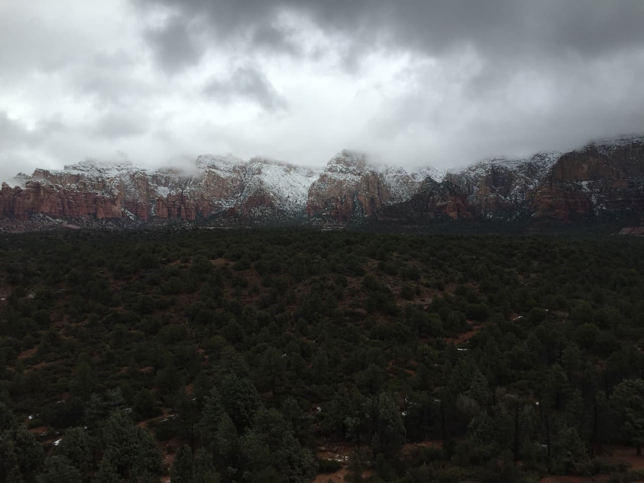 Las tormentas han dejado cubiertas de nieve las hermosas formaciones rocosas de Sedona.