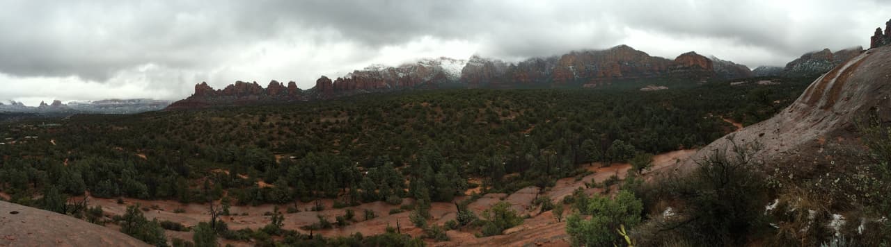 Las tormentas han dejado cubiertas de nieve las hermosas formaciones rocosas de Sedona.