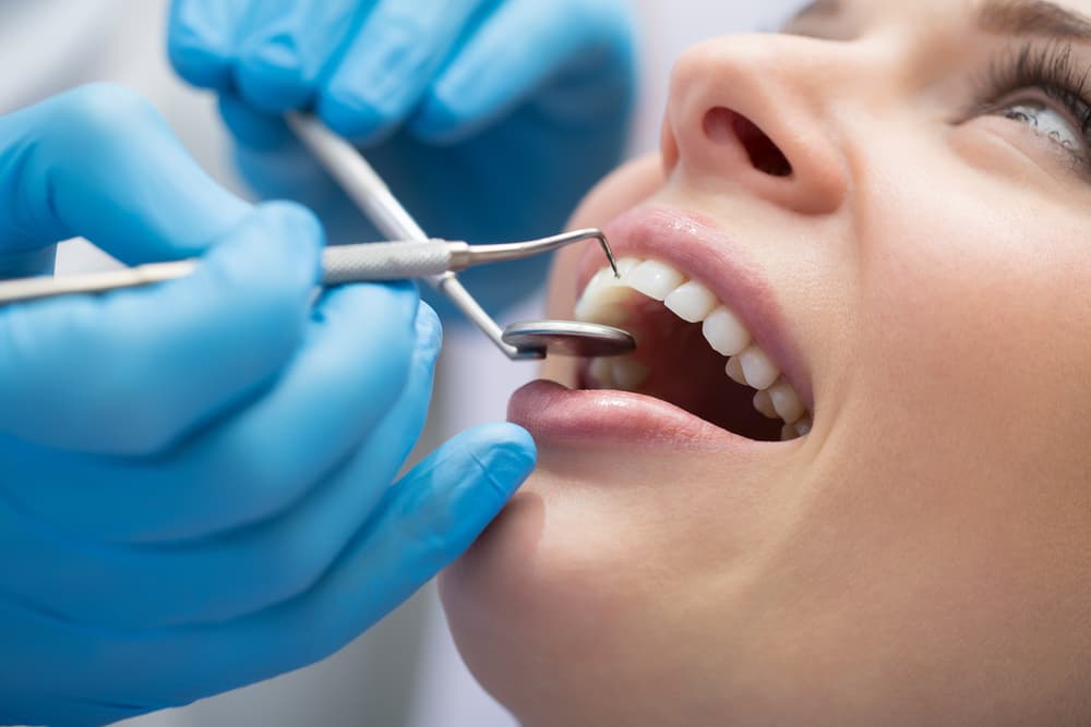 <b>Salud</b>
<br>No hay nada que temer si actúas con previsión y no dejas para el último minuto tus visitas al dentista. Posiblemente estés teniendo algunos problemas en la boca y si no los atiendes se te complicarán y lo que ahora es sencillo se hará difícil. Una caries dentaria abre el camino de la infección.