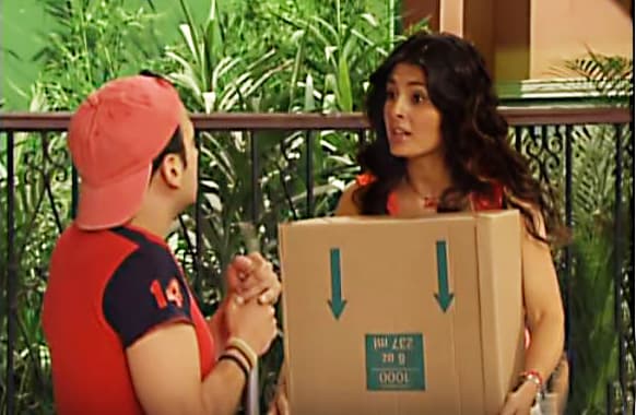 La serie fue creada por Eugenio Derbez, quien conoció el programa español 'Aquí no hay quien viva' y decidió adquirir los derechos para crear su propia versión con problemáticas que viven las familias latinas.