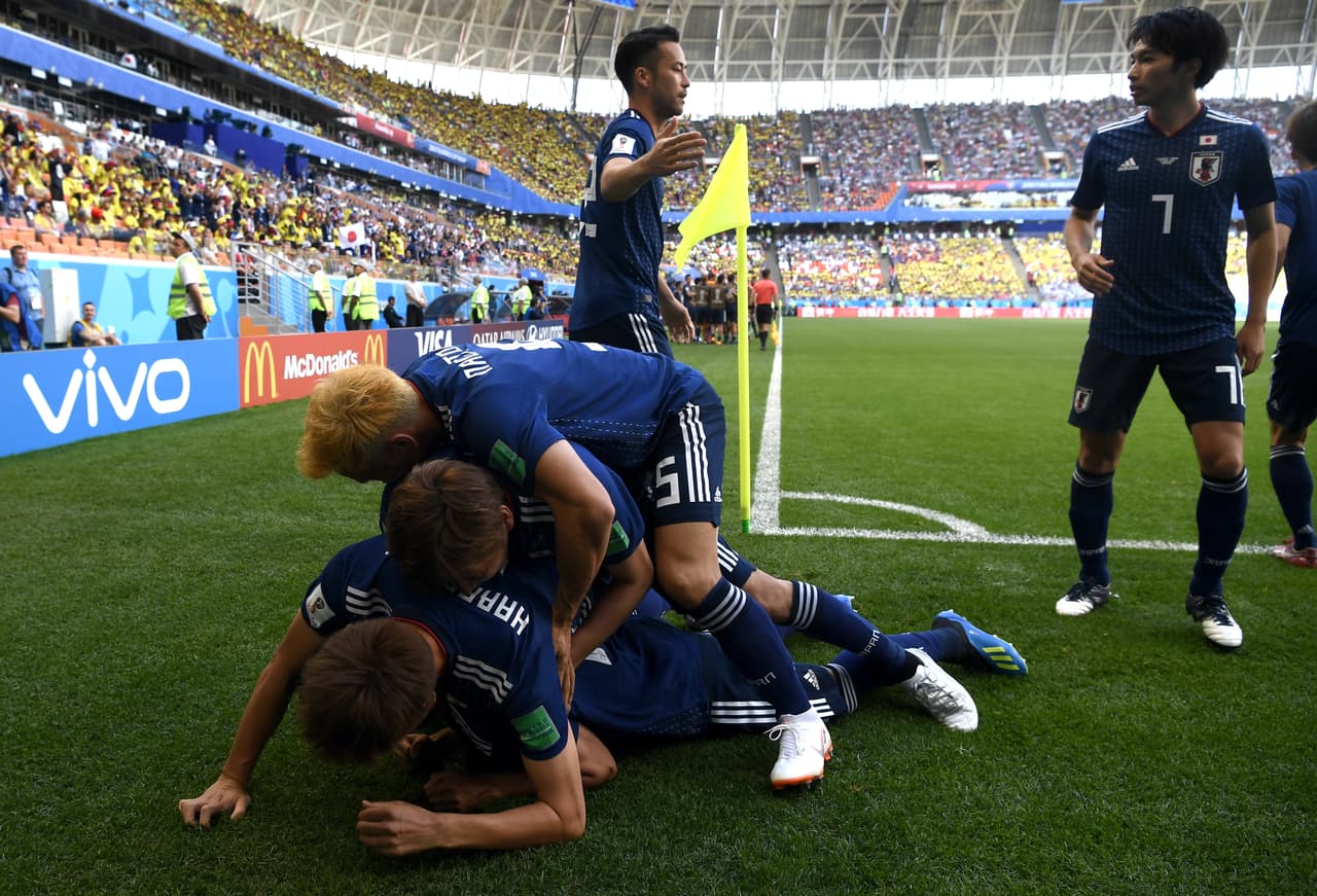 La fiesta de los japoneses no fue solo por estar arriba en el marcador sino por ser el primer equipo que enfrenta a otro en Rusia 2018 con apenas 10 jugadores en la cancha.