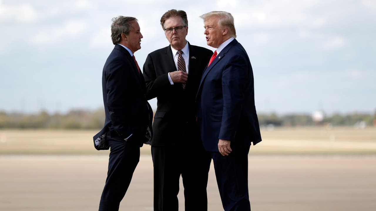 Tres de los funcionarios más altos del gobierno de Texas defienden a Trump tras veredicto