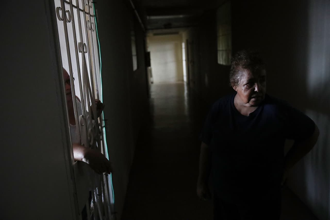 Los efectos de los prolongados cortes de energía en la salud mental de los puertorriqueños