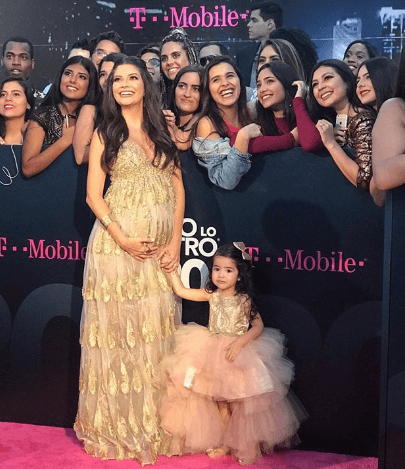 El 22 de febrero la vimos desfilar por primera vez junto a su hija Giulietta en una alfombra. La pequeñita se lució junto a su mamá en Premio Lo Nuestro.