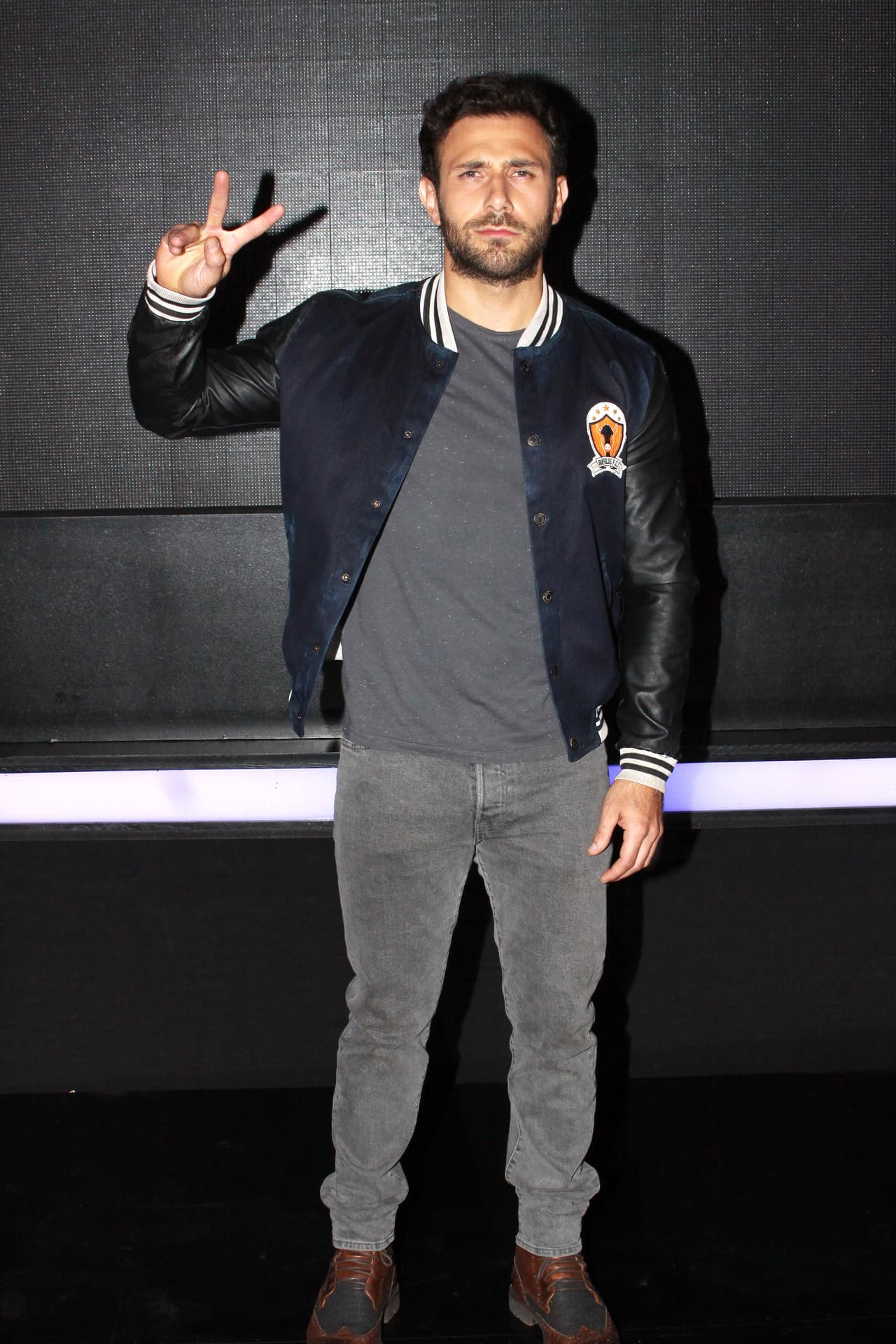 Antes venía de una racha de exitosos melodramas como 
<b><a href="https://www.univision.com/shows/caer-en-tentacion/capitulos" target="_blank">Caer En Tentación</a></b> y la serie 
<b>'Érase una vez'</b>. 
<br>