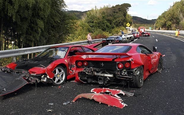14 autos incluyendo:
<b>8 Ferraris, 1 Lamborghini, 1 Nissan Skyline y 3 Mercedes</b>
<br>Lugar: Yamaguchi, Japón
<br>Daños: $3.85 millones
<br>Circunstancias: Un grupo de entusiastas de autos exóticos viajaba desde Kyushu hasta Hiroshima cuando uno de ellos perdió el control iniciando una reacción en cadena.