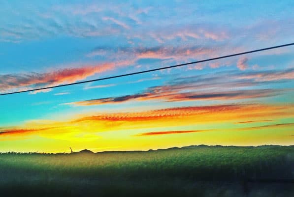 Los amaneceres y atardeceres son maravillosos, por eso este sexy galán lo comparte en sus redes sociales.