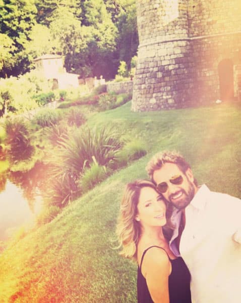 Pero sobre todo porque la relación con su esposa está mejor que nunca, por lo que presumió a través Instagram imágenes donde se les ve muy enamorados.