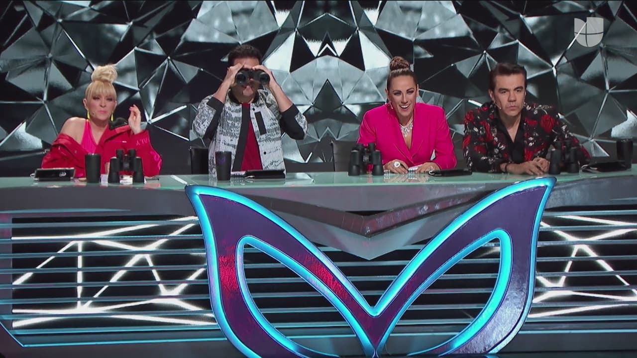 Carlos, de la misma forma, estuvo muy comprometido con su labor y, además de parar muy bien los oídos, en todo momento usó los binoculares para tratar de adivinar quiénes estaban tras la máscara.