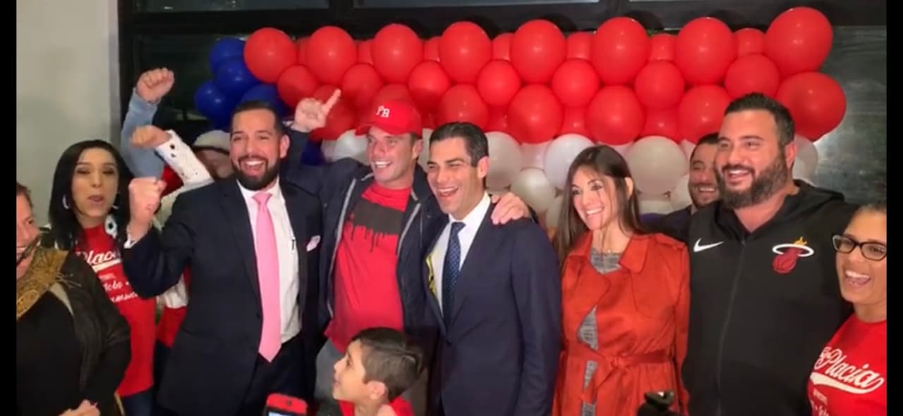 Comisión de Miami permite que se quede el mural con la bandera de Puerto Rico en restaurante "La Placita"