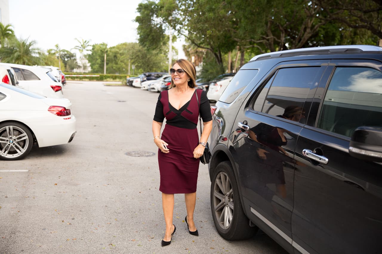 A las 3:18 pm llegó María Elena Salinas a la sede de Univision Noticias en Miami, Florida. Le esperaba una tarde de emociones en su último día de trabajo.
