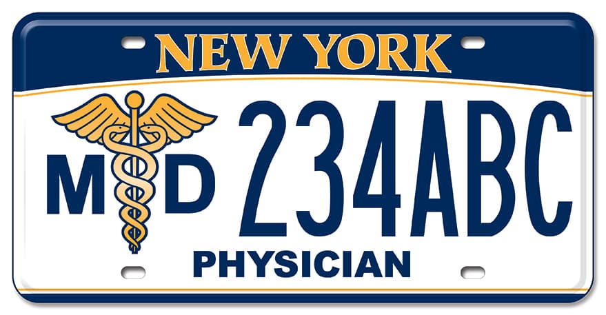 3.- En tercer lugar, en empate con el cuarto es la 
<b>placa de Médico, que vendió también 798 láminas</b>. Para obtener una de estas placas es necesario llevar su certificado como médico.
<br>