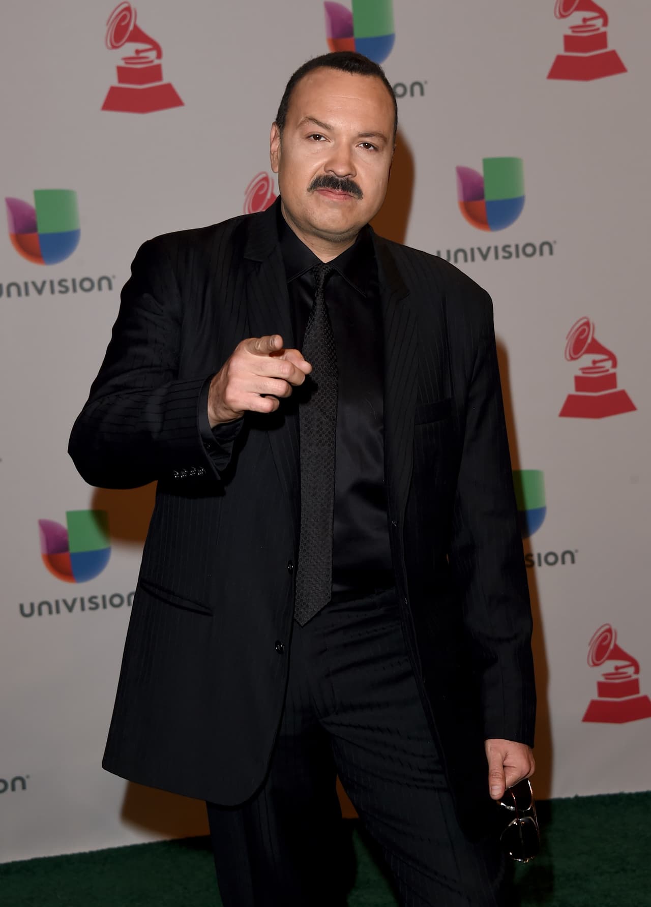 "Esta madre que está pasando con la
<b> música mediocre, chafa y pinche</b> va generar que venga una bonanza de artistas como no te la vas a acabar, en esta generación de chavos que realmente son talentosos, que realmente sí son músicos y que están creciendo con toda esta mierda dicen 'yo voy a hacer otra cosa', y eso va a crear una reacción que nos va a crear a músicos bien perros", criticó, sin mencionar artistas en específico.
<br>