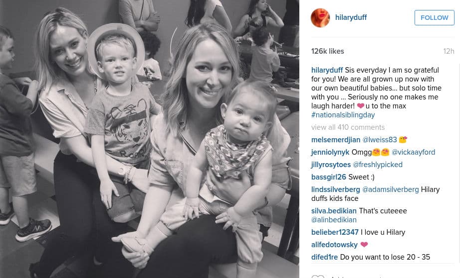 Hilary Duff junto a su hermana Hayle