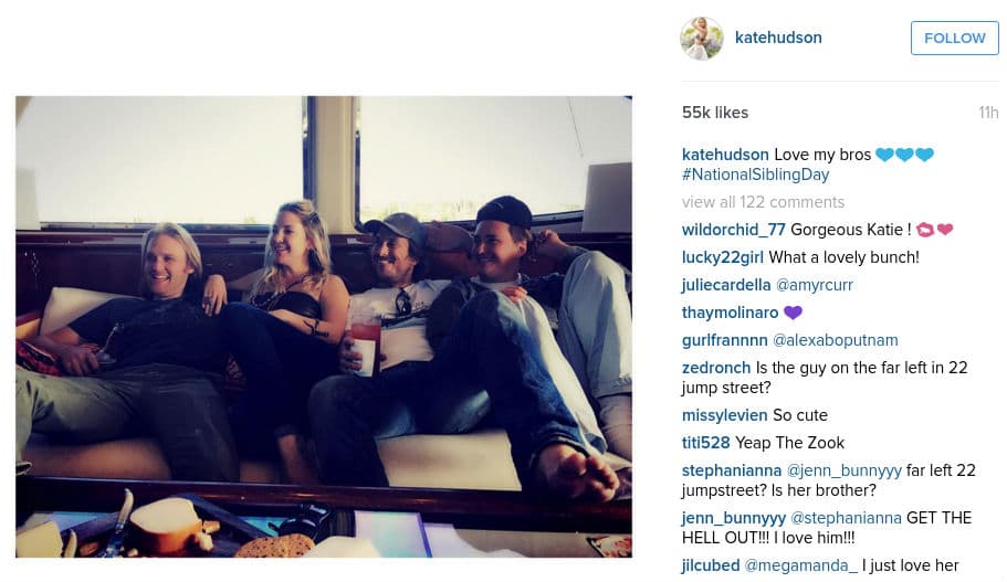 Kate Hudson rodeadas de su hermano y medio hermano