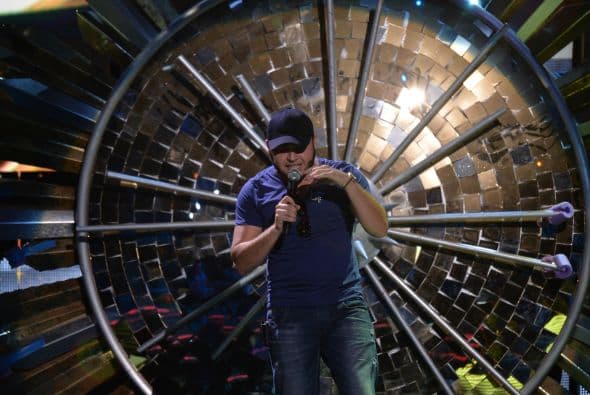 Fue a ensayar con un look súper cómodo y para el día del show impactará con un botas y sombrero.