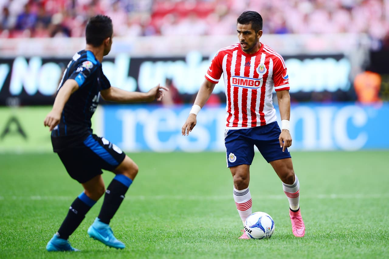 El principal problema es que ambos jugadores tienden a alternar el lado por lo que atacan y los laterales chivas deberán adaptarse rápido al hombre que tengan en frente.