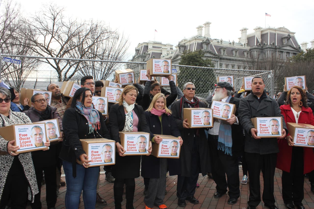 El miércoles 11 de enero, unos 200 manifestantes llevaron a la Casa Blanca cajas que contenían 105,000 firmas para pedir al presidente Barack Obama la liberación López Rivera. Éstas se sumaron a las 108,000 peticiones registradas en la página web del ejecutivo estadounidense "We The People".