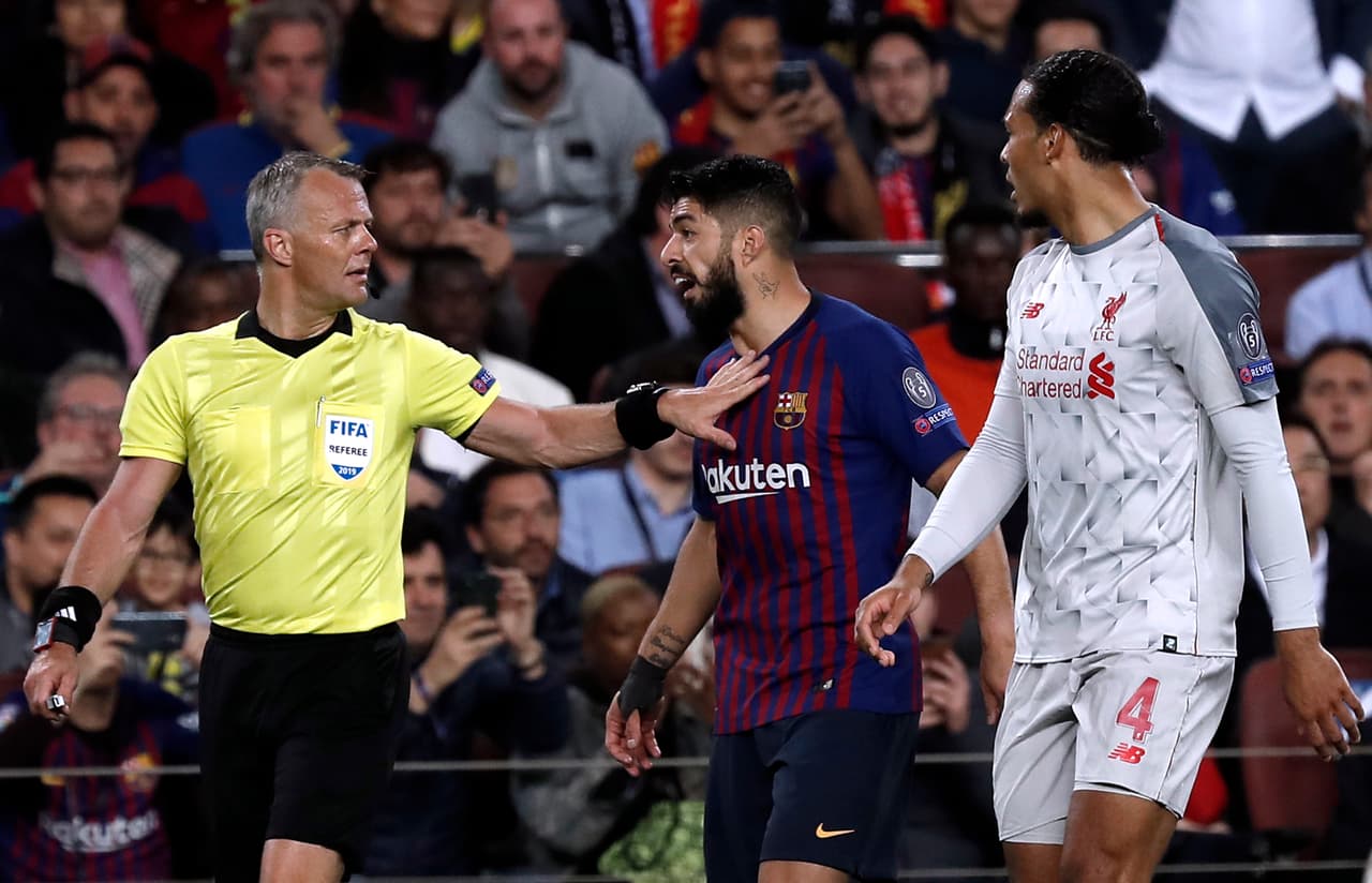 La serie compila intercambios de puntos de vista entre árbitros y jugadores, además de entrevistas y retos que enfrentan los colegiados.