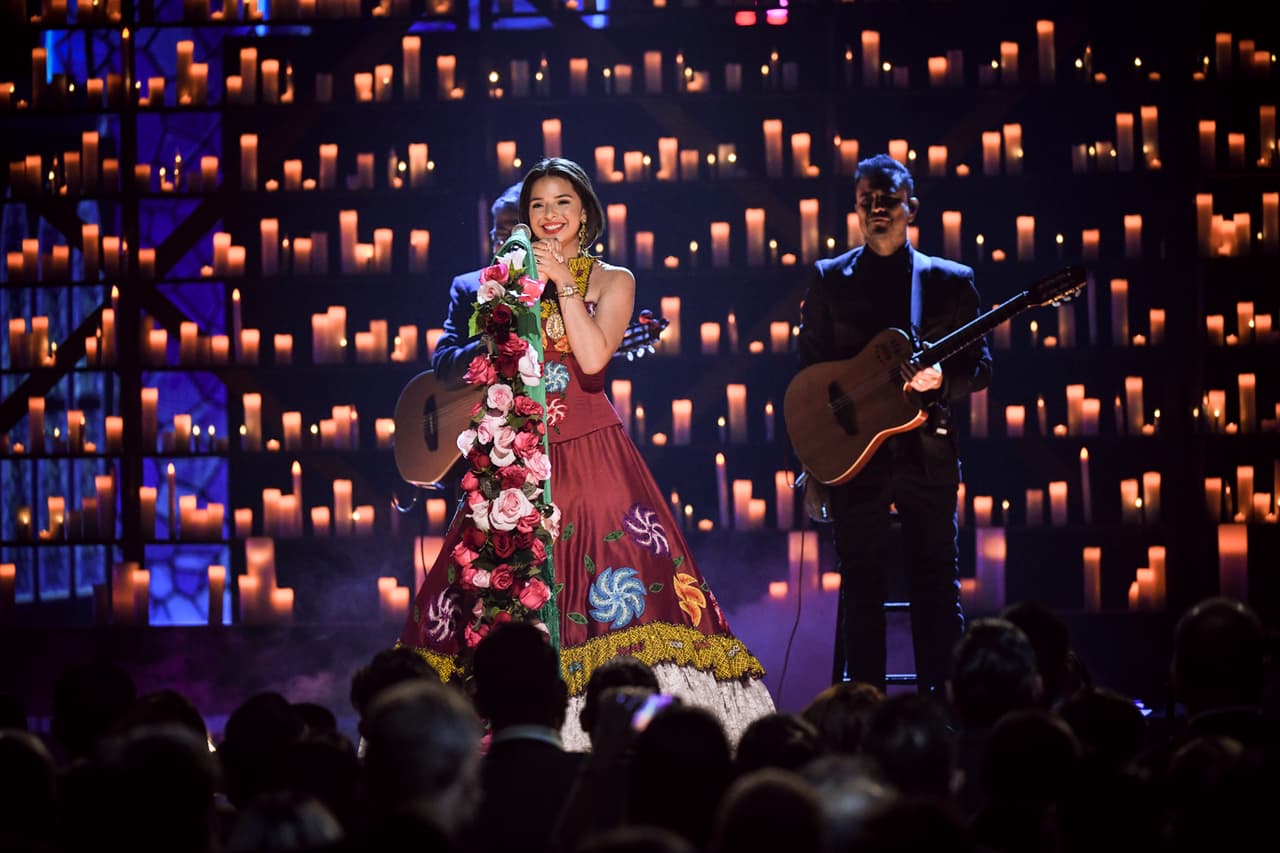 La nieta de don Antonio Aguilar y doña Flor Silvestre tuvo una de las presentaciones más exitosas y memorables de la 19 gala del Latin GRAMMY.
