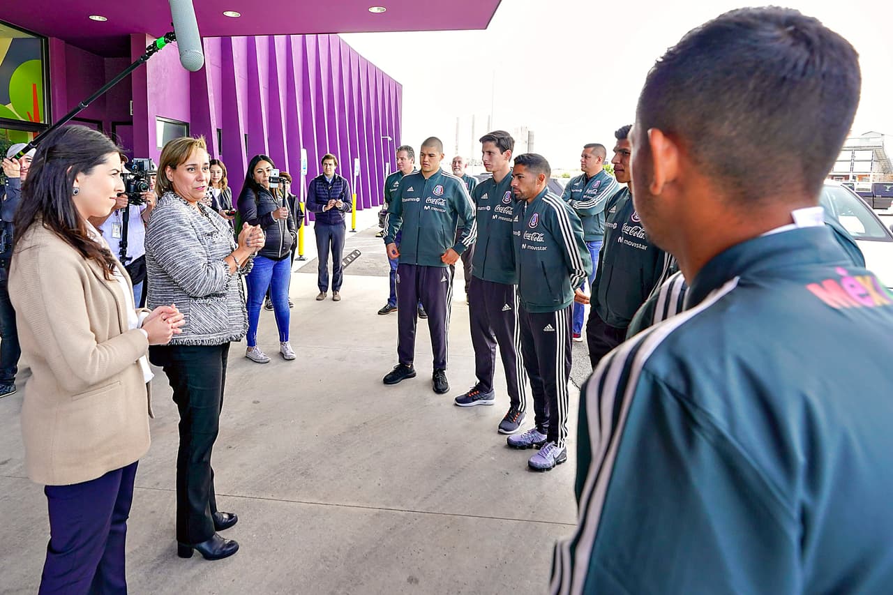 Los jugadores fueron bienvenidos en la sede quienes y les explicaron desde hace cuánto funcionan en los Estados Unidos y sus actividades.