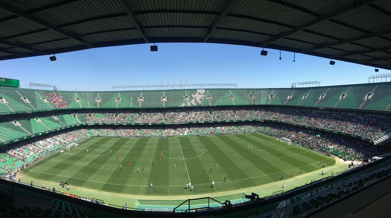 Betis y Sevilla empatan en derbi femenino ante una gran entrada en el Villamarín