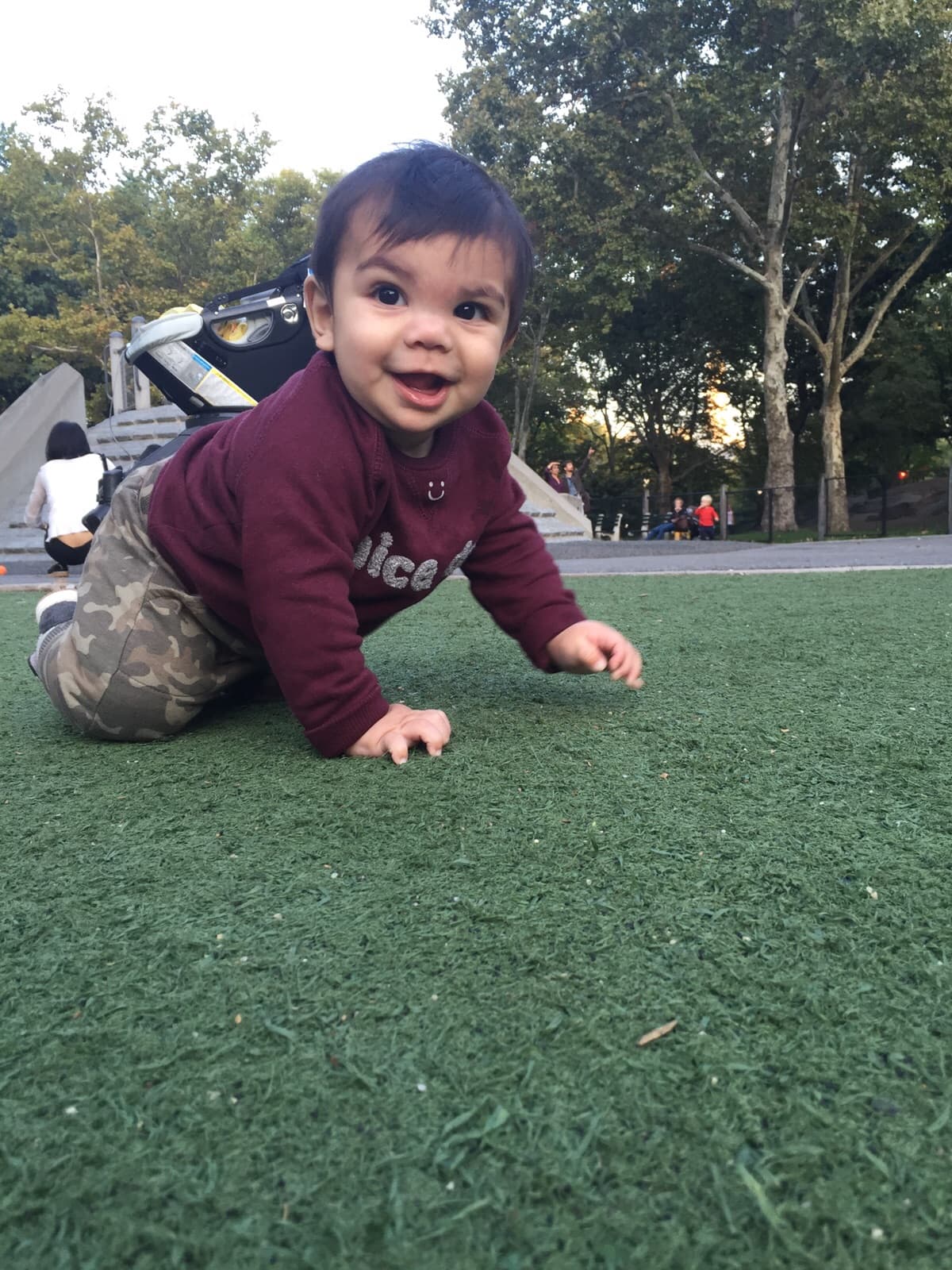 Alejandra no aguanta la emoción de celebrar la primera navidad de su hijo Matteo de casi 9 meses. Mira las fotos más cute de Matteo, un bebé tan stylish como su mamá.