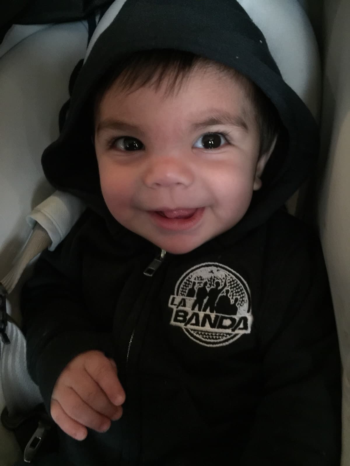 Alejandra no aguanta la emoción de celebrar la primera navidad de su hijo Matteo de casi 9 meses. Mira las fotos más cute de Matteo, un bebé tan stylish como su mamá.