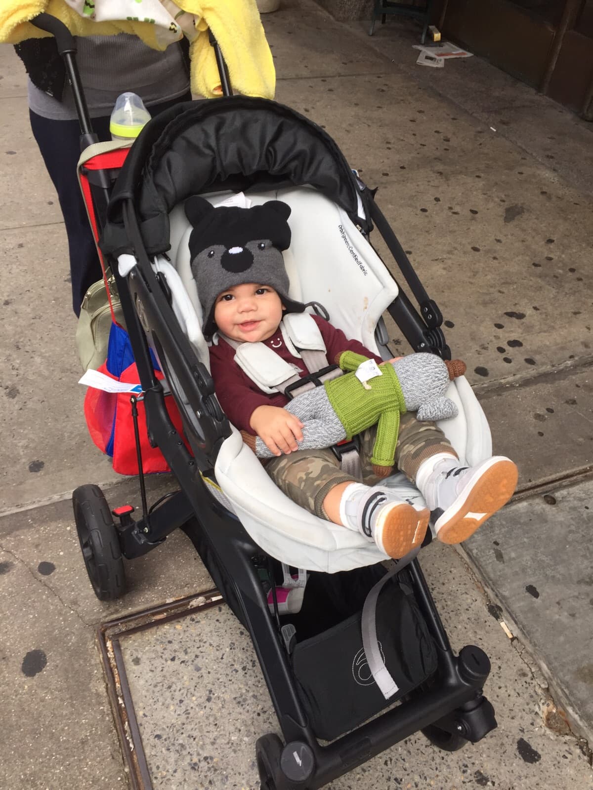 Alejandra no aguanta la emoción de celebrar la primera navidad de su hijo Matteo de casi 9 meses. Mira las fotos más cute de Matteo, un bebé tan stylish como su mamá.