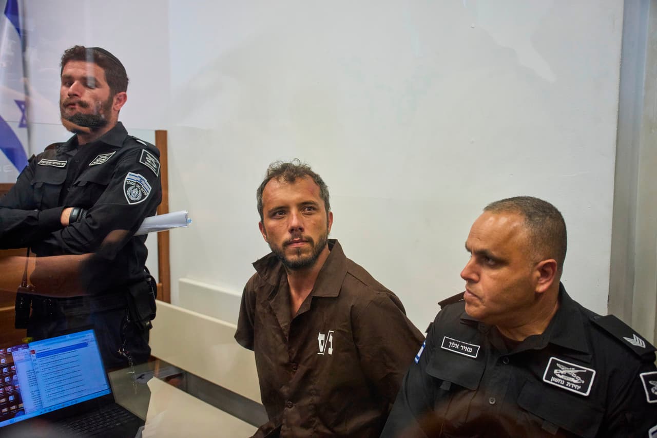 Israel deporta a dos activistas detenidos por liderar una flotilla de ayuda a Gaza

