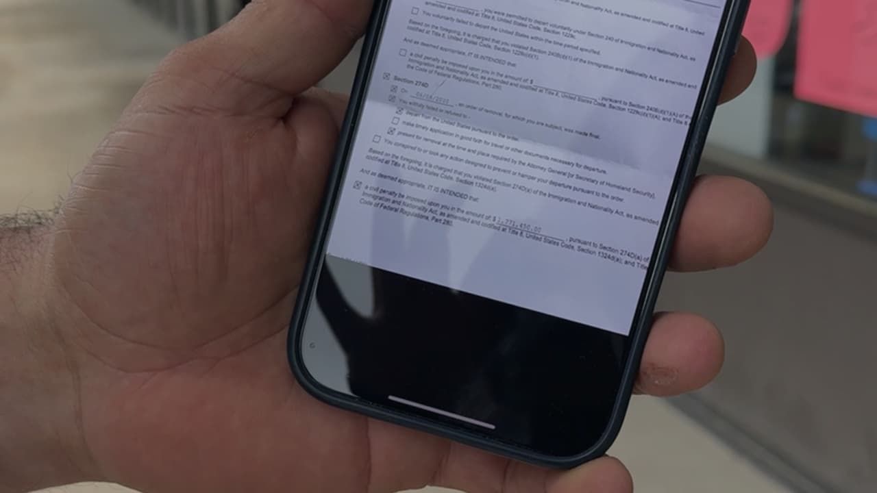 ¿Le llegó una multa millonaria de inmigración? Abogado explica qué opciones tienen los indocumentados