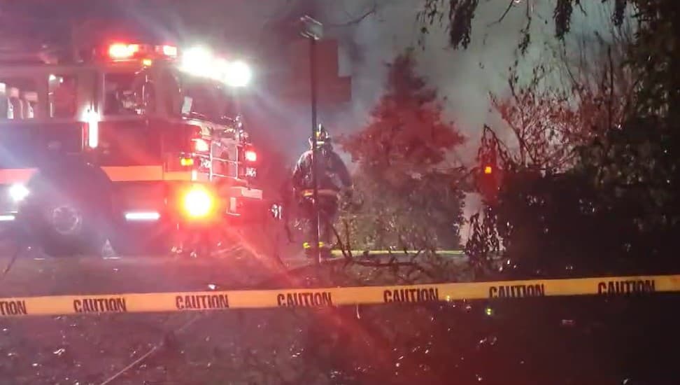 La autoridad indicó que algunos policías resultaron con lesiones menores.